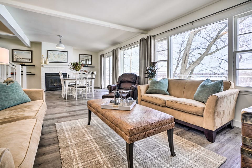 Cozy Plymouth Cottage w/ Medicine Lake View! Cottage in Plymouth