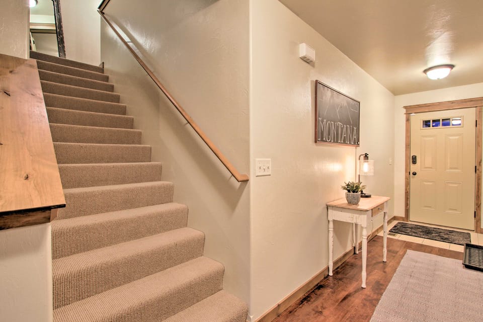 Townhome w/ Private Hot Tub, 8 Mi to Downtown Apartment in Idaho