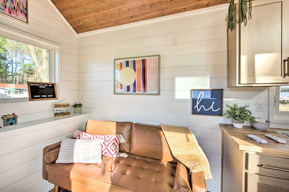 Shared Dock & Lake Access: Daingerfield Tiny Home House in Texas