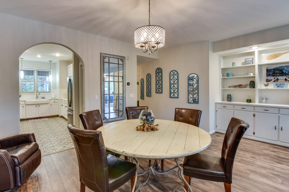 Lake Keowee Resort Condo w/ Fantastic View Apartment in Lake Keowee