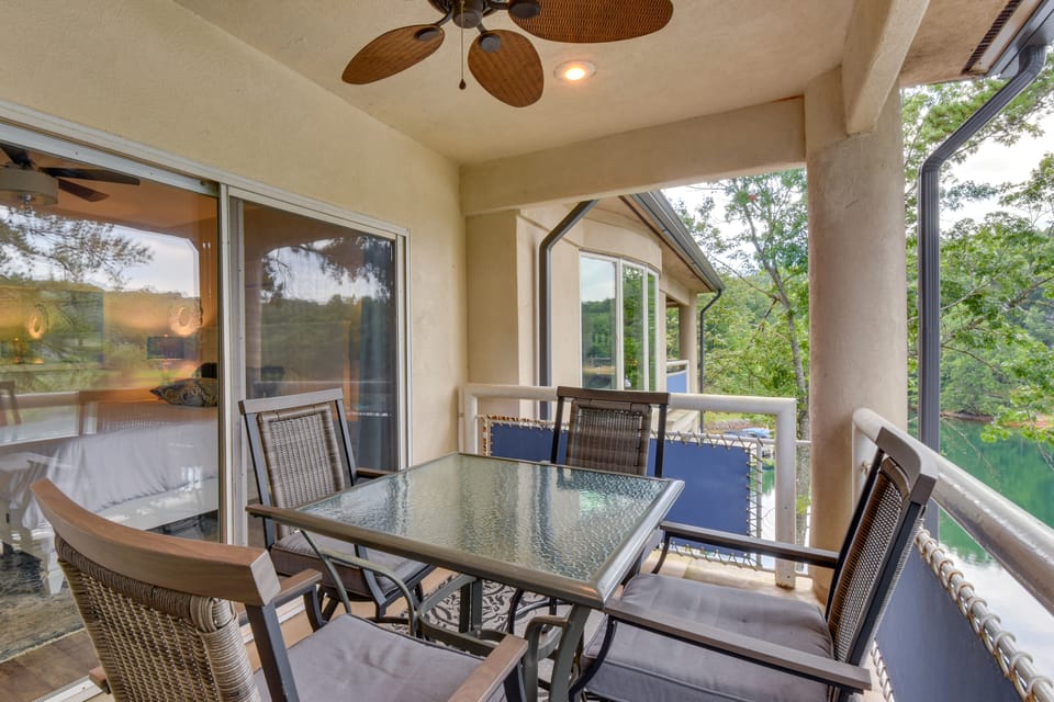 Lake Keowee Resort Condo w/ Fantastic View Apartment in Lake Keowee