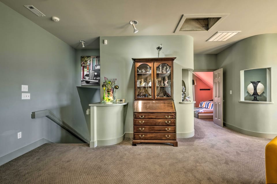 Falling Water Chalet Upper Unit: Near Bike Trails! Cottage in Bella Vista