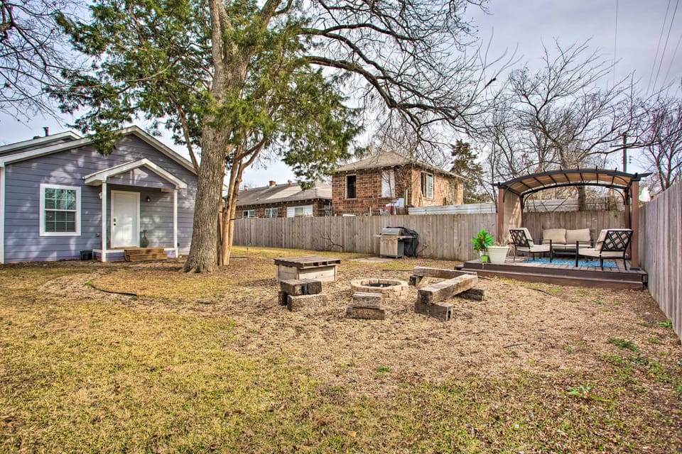 4 Mi to Dtwn Dallas: Home w/ Fire Pit + Gazebo House in Dallas