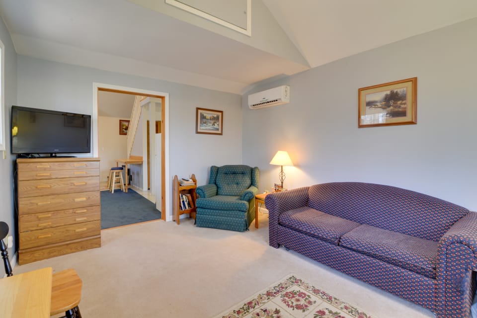 Mountain Retreat w/ Loft, Fire Pit, & Grill House in Shenandoah Valley