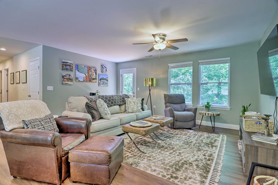 Smoky Mountains Leicester Home w/ Deck! House in Buncombe County