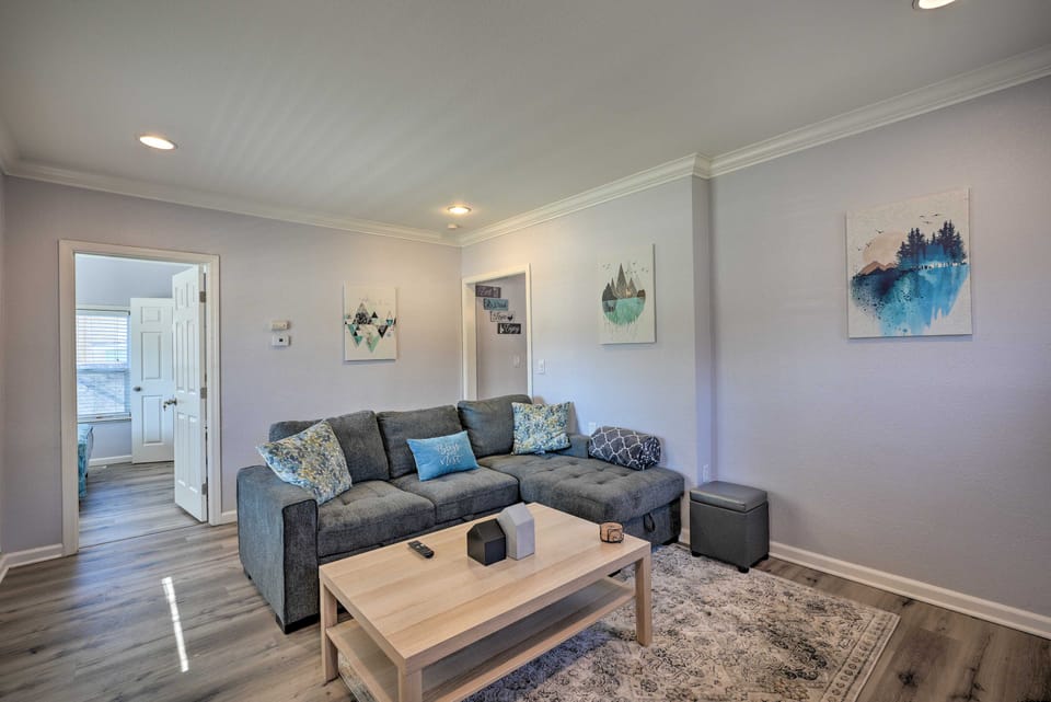 Pet-Friendly Sacramento Home ~ 5 to Downtown! House in Tahoe Park