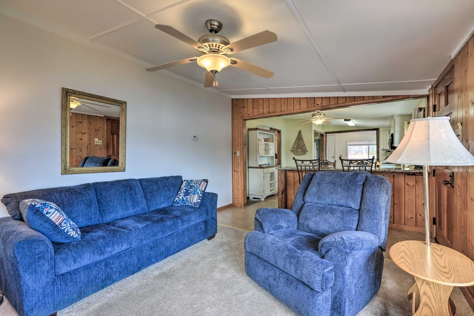Lake Sinclair Cottage with Deck & Boat Dock! House in Milledgeville