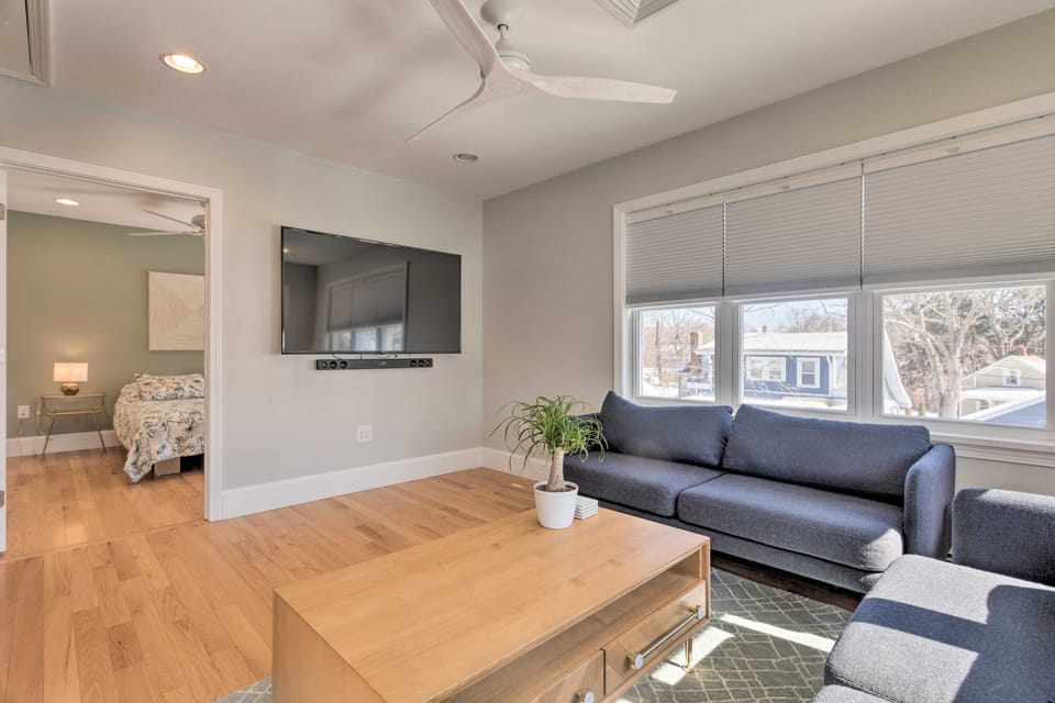 Renovated Barrington Cottage w/ Beach Access! Cottage in East Providence