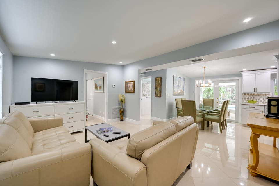 ‘Pelican Nest’, Tropical Naples Villa w/ Pool Villa in East Naples