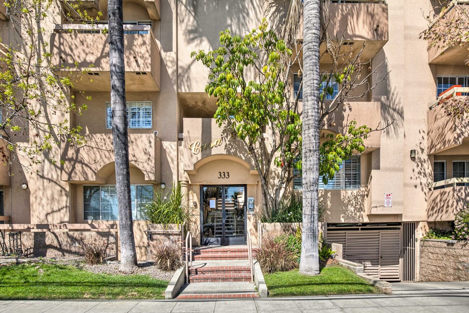 2 Mi to Griffith Park! Burbank Extended-Stay Condo Apartment in Burbank
