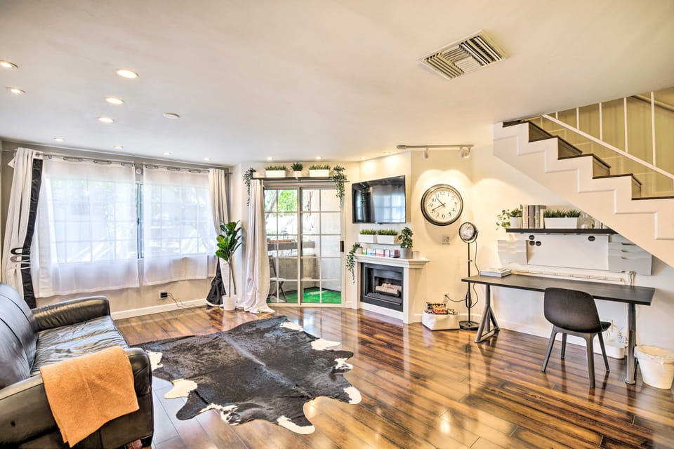 2 Mi to Griffith Park! Burbank Extended-Stay Condo Apartment in Burbank