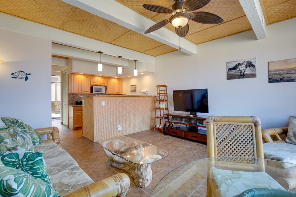 Kailua-Kona Condo: Steps to Beach & Downtown! Apartment in Holualoa