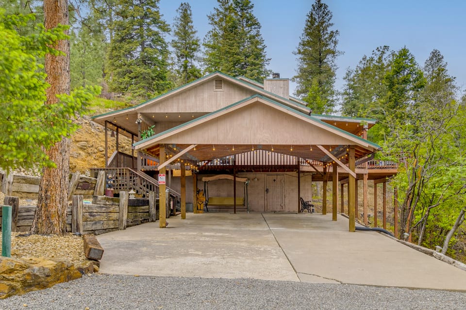'Winnie's Cabin' Ruidoso Retreat: Deck + Mtn Views House in Ruidoso