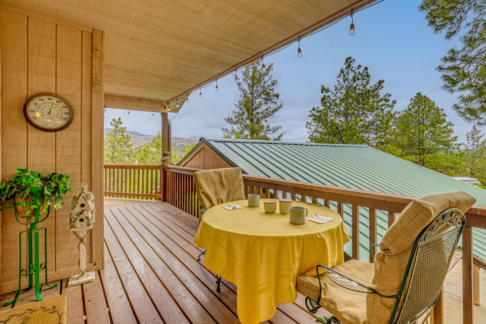 'Winnie's Cabin' Ruidoso Retreat: Deck + Mtn Views House in Ruidoso