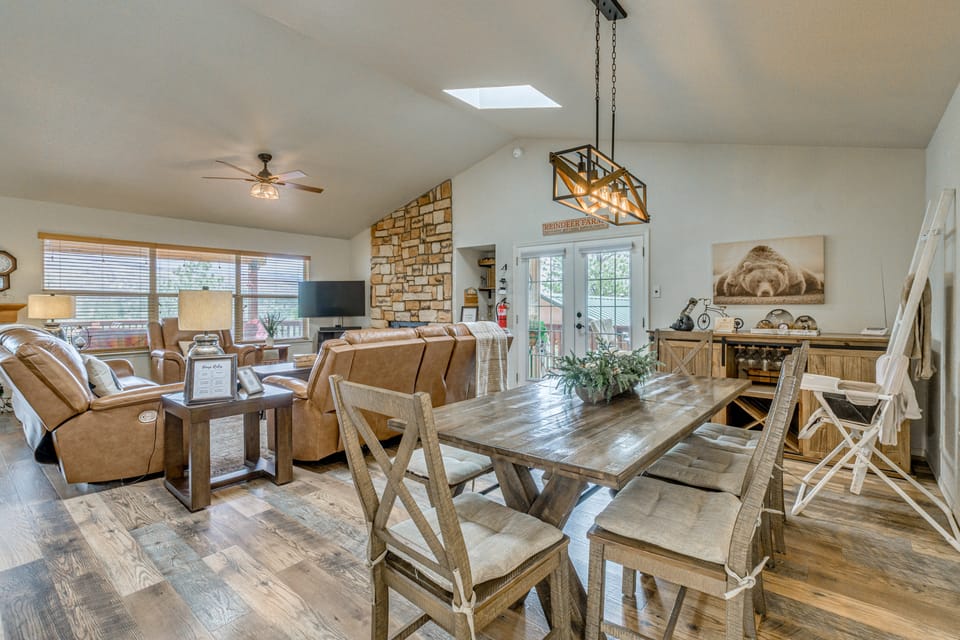 'Winnie's Cabin' Ruidoso Retreat: Deck + Mtn Views House in Ruidoso