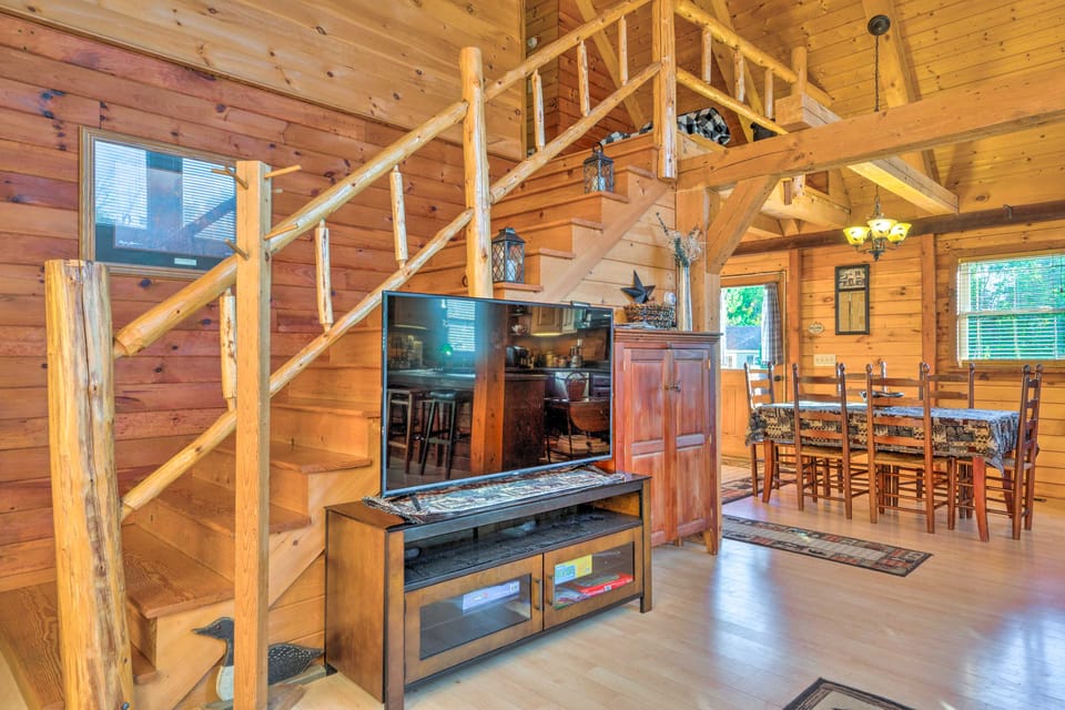West Danville Cabin: Day Trip to Stowe Mtn! House in Vermont