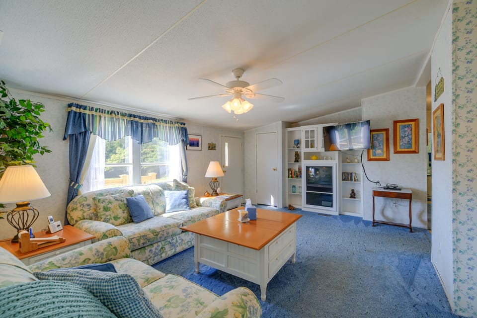Serene Home: 2 Decks, 3 Mi to Blue Ridge Pkwy House in Virginia