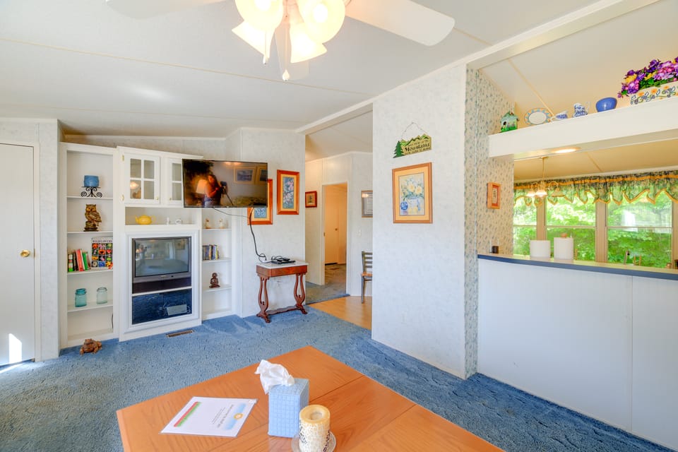 Serene Home: 2 Decks, 3 Mi to Blue Ridge Pkwy House in Virginia