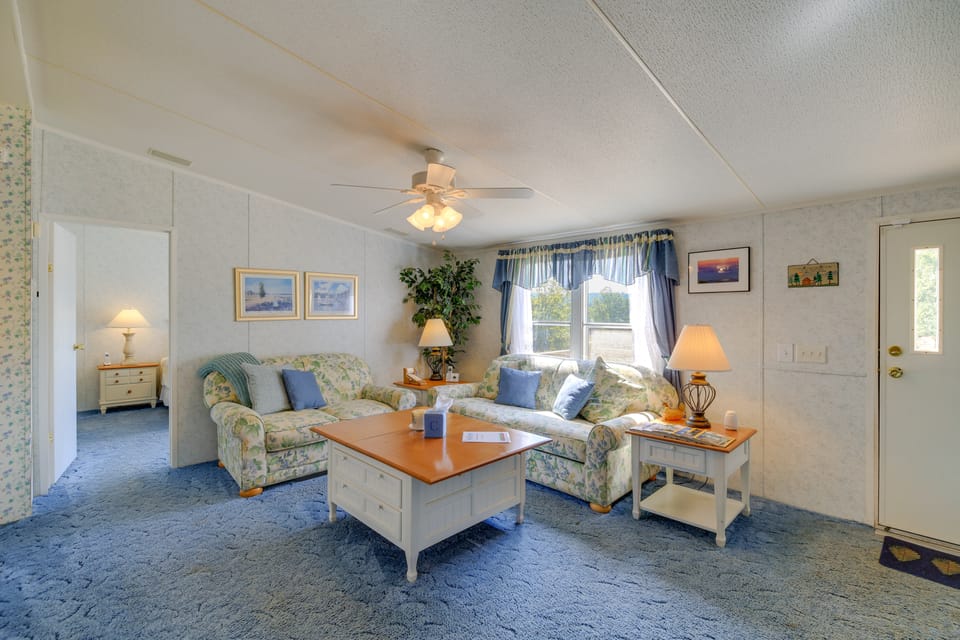 Serene Home: 2 Decks, 3 Mi to Blue Ridge Pkwy House in Virginia