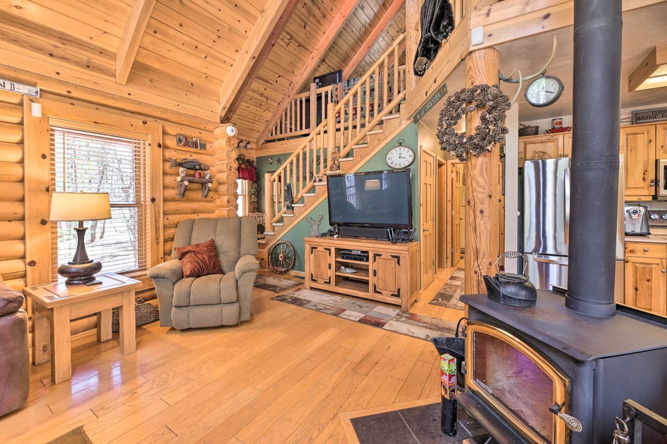 2-Acre Cabin in Pinetop-Lakeside w/ Fenced Yard House in Pinetop-Lakeside