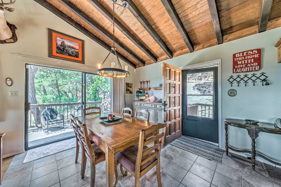 Scenic Hideaway w/ Deck & Grill ~ 6 Mi to Ruidoso! House in Alto