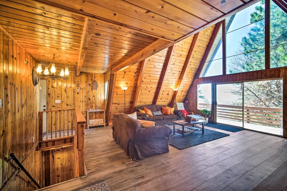 Running Springs Cabin w/ Large Deck + View! House in Running Springs