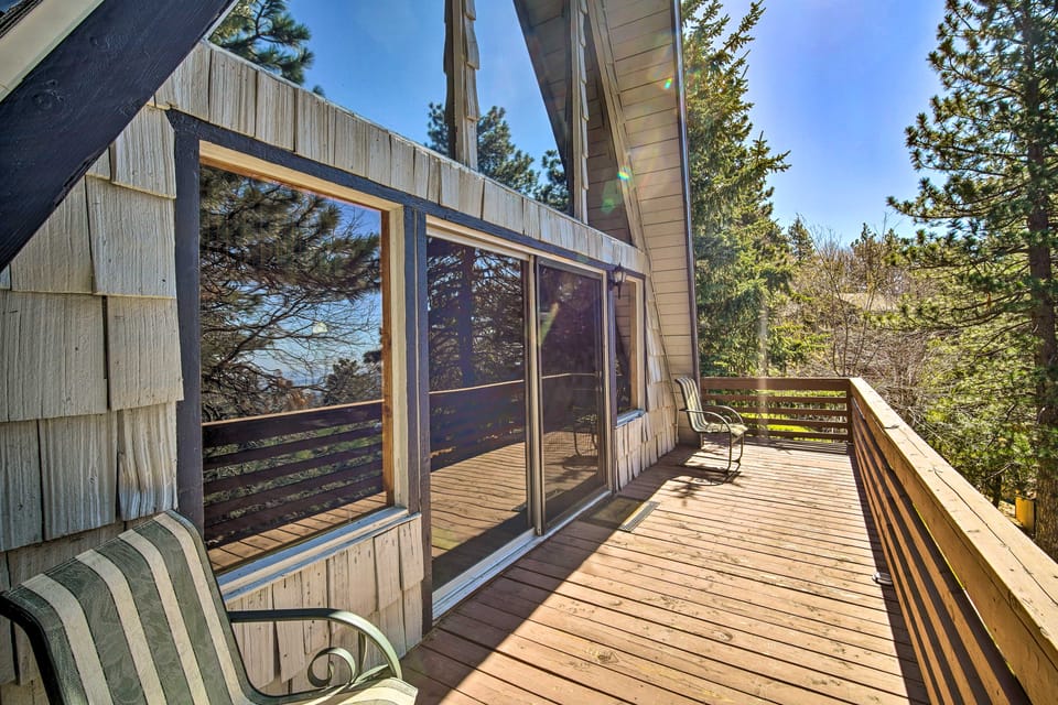 Running Springs Cabin w/ Large Deck + View! House in Running Springs