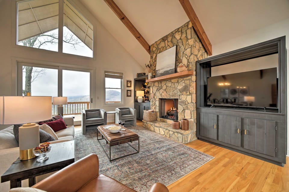 Sapphire 5BR Luxe: 5 Private Baths, Mtn Views House in Tennessee