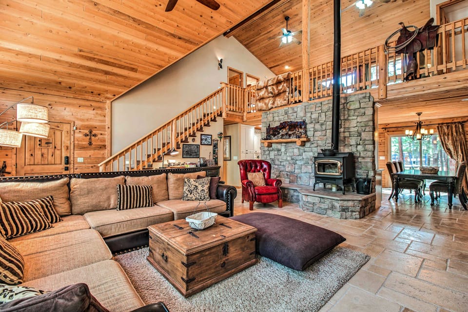 Family Game Room: Spacious Overgaard Cabin House in Heber-Overgaard