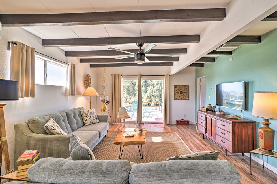 Pet-Friendly Home w/ Patios & Private Hot Tub! House in Twentynine Palms