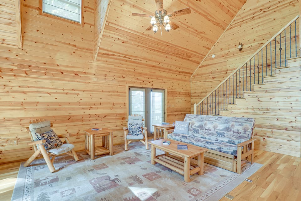 Multi-Level Deck, Views! 4-Season Burnsville Base House in Tennessee