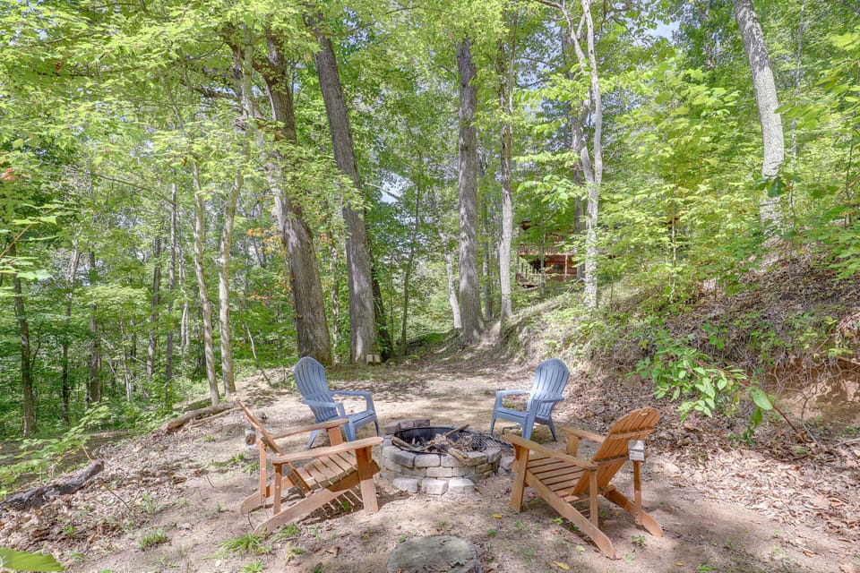Multi-Level Deck, Views! 4-Season Burnsville Base House in Tennessee