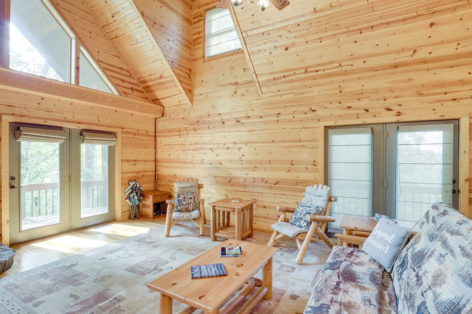 Multi-Level Deck, Views! 4-Season Burnsville Base House in Tennessee
