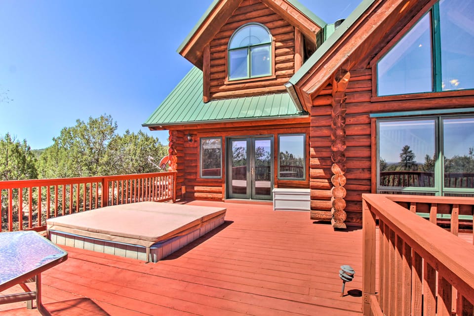 Hot Tub, Game Room & Theater: Luxe Show Low Home House in Arizona