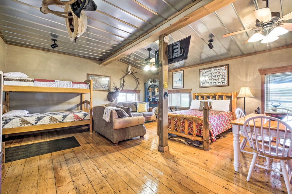 Renovated Bunkhouse on 12-Acre Horse Farm! Apartment in Ohio