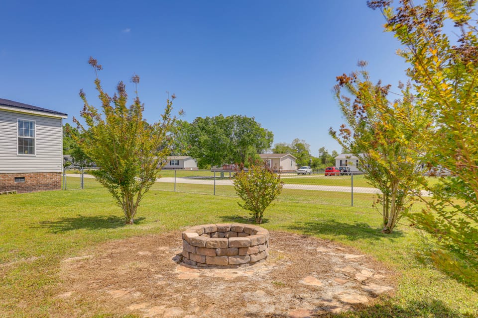 Family Home + Fire Pit & Deck, 11 Miles to Beach! House in North Carolina
