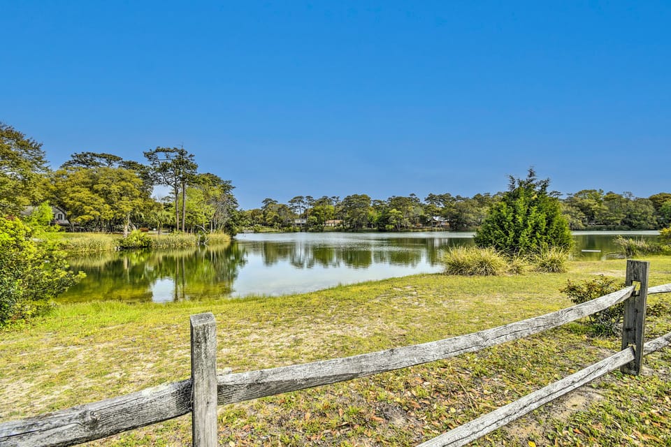 650 Feet to the Beach! Arcadian Shores Townhome Apartment in South Carolina