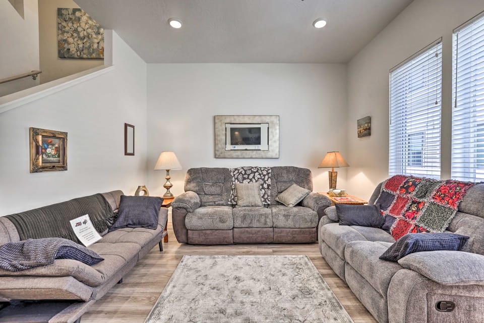 Boise Townhome w/ Rooftop Deck, 2 Mi to Downtown! Apartment in Boise