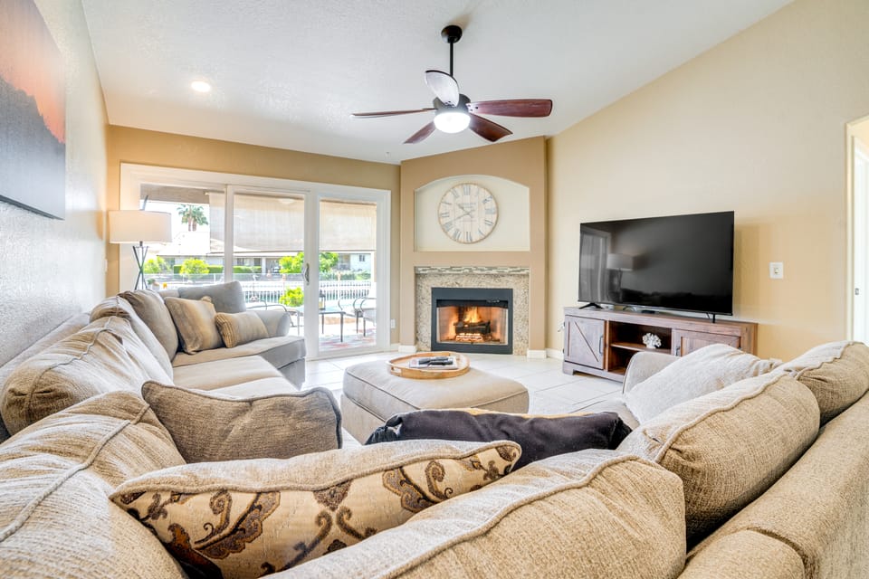 Lakefront Home w/ Outdoor Oasis in Glendale! House in Glendale