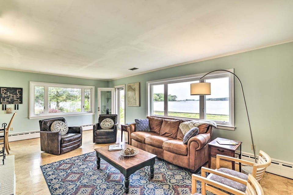 Bayfront Retreat w/ Game Room + Outdoor Pool! House in Virginia