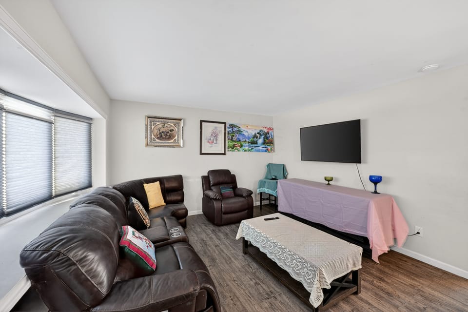 New Carrollton Home Between Baltimore + DC! House in New Carrollton