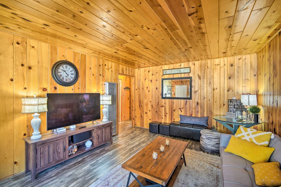 Mountain Chalet in Big Bear City, 5 Mi to Lake! House in Southern California