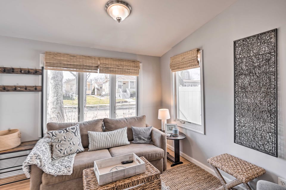Bright Belmar Cottage < Half Mi to Boardwalk! Cottage in Belmar