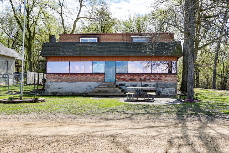 Cozy Home w/ Yard: Steps to Mississippi River House in Iowa