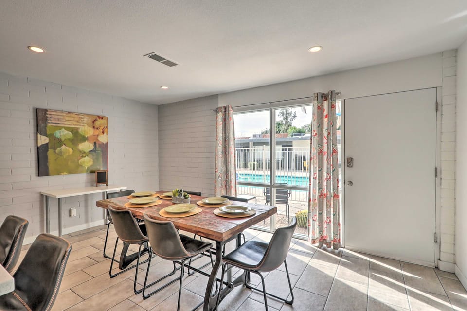 Chic Scottsdale Home w/ Balcony, Walk to Old Town! Apartment in Scottsdale