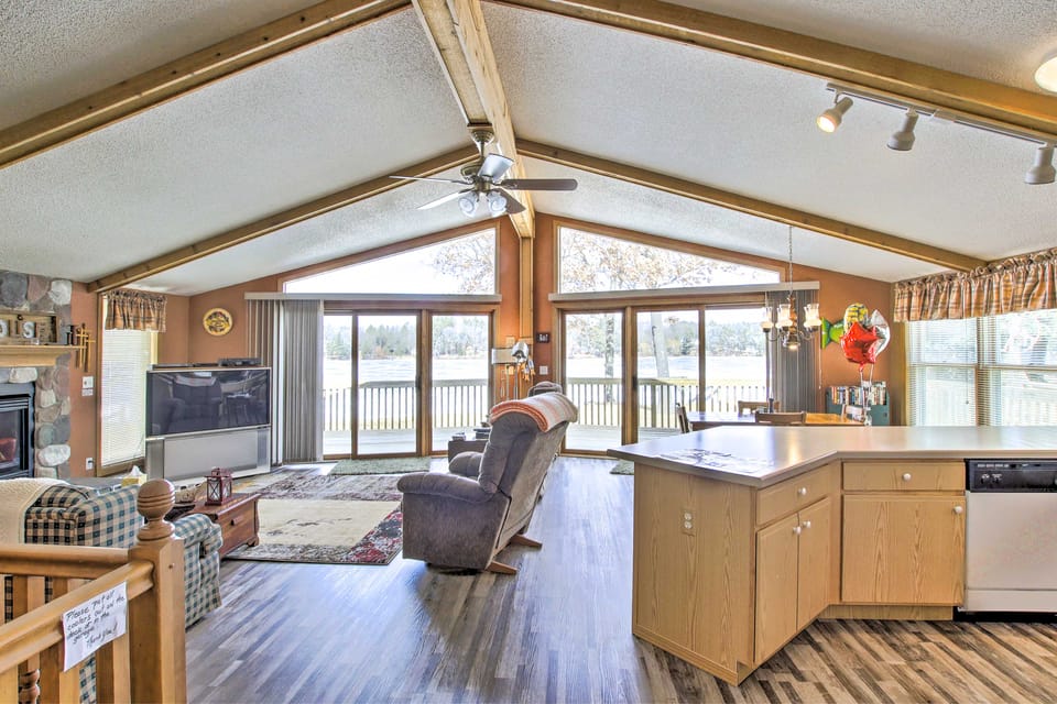 Waterfront Friendship Home w/ Private Pier! Cottage in Wisconsin