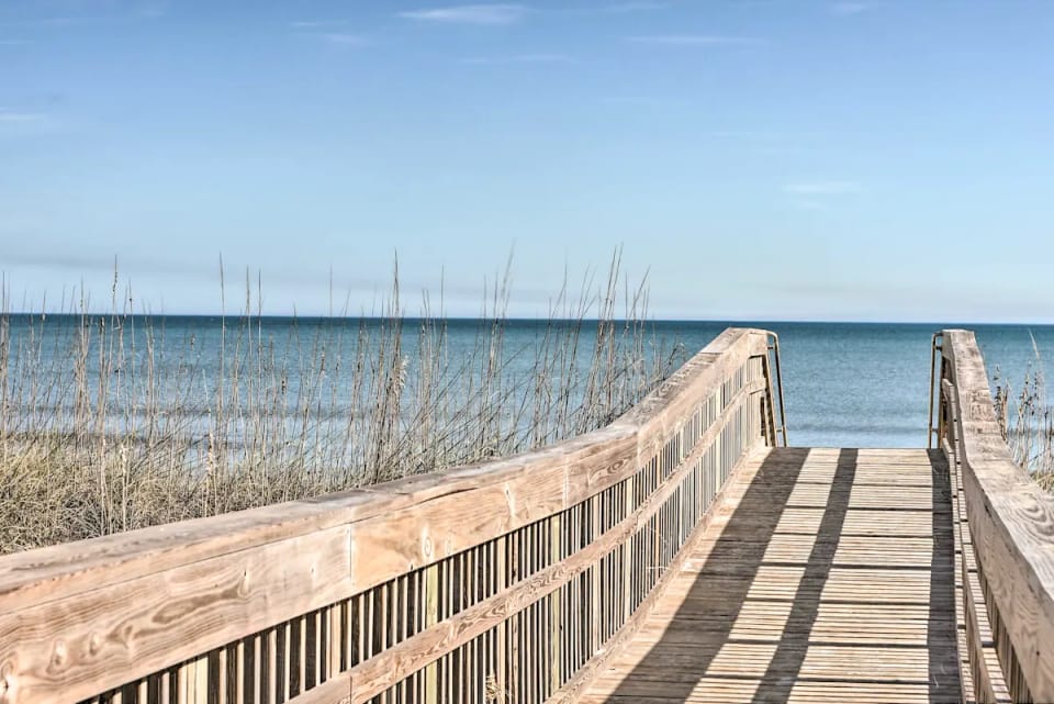 < Half-Mi to Fort Clinch Beach! Condo w/ Balcony Apartment in Fernandina Beach