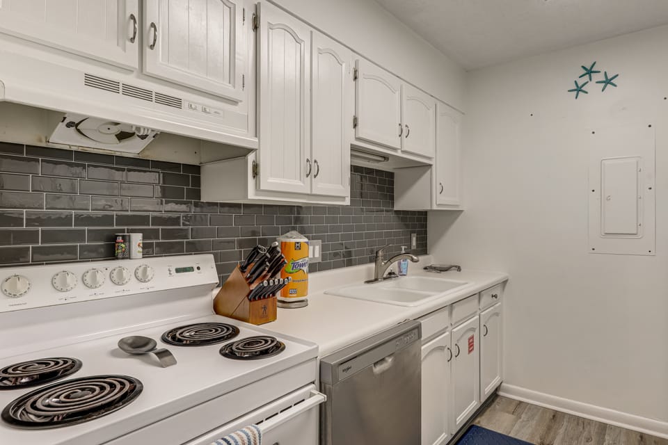 < Half-Mi to Fort Clinch Beach! Condo w/ Balcony Apartment in Fernandina Beach