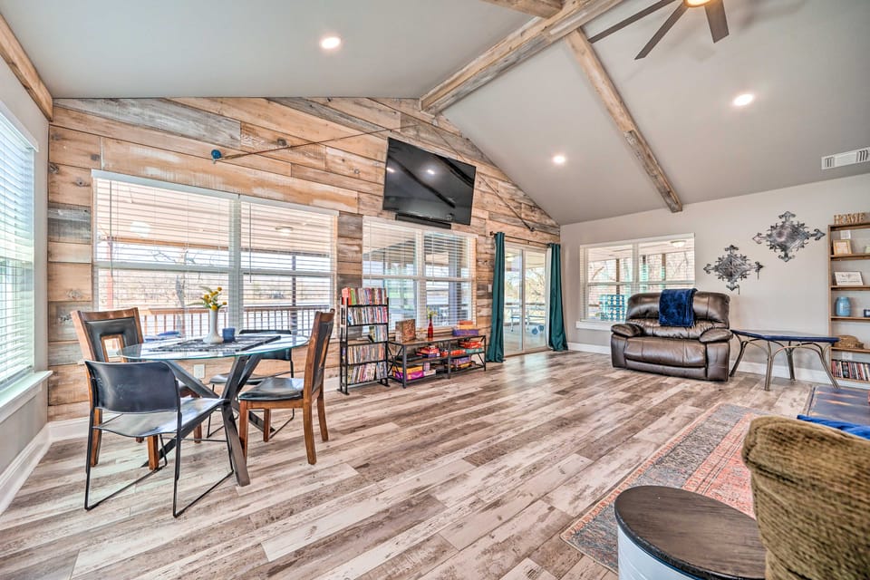 Lakefront Fort Towson Home: Private Dock & 3 Decks House in Oklahoma