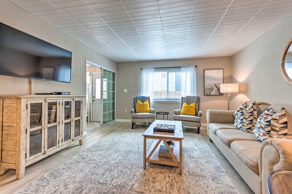 Sunny Destin Condo w/ Pool & Beach Access! Apartment in Destin